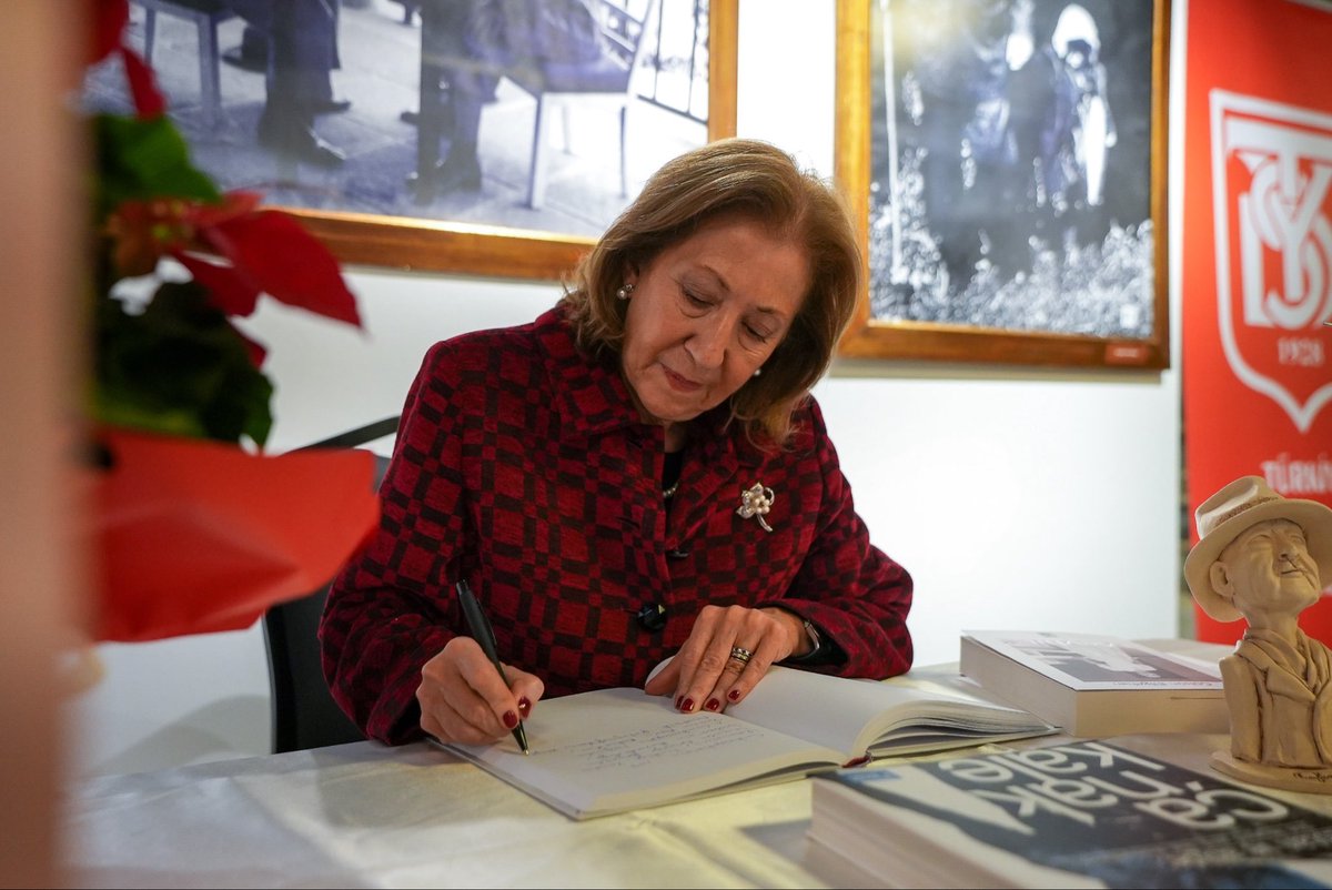 BeyogluBld's tweet photo. Türkiye Yardım Sevenler Derneği “Atatürk Sergisi” Beyoğlu'nda kapılarını açtı. 🖼️

Açılışta, İsmet İnönü’nün torunu, yazar Gülsün Bilgehan, “Mevhibe: Çankaya’nın Hanımefendisi” adlı kitabıyla okurlarıyla buluştu.✨

Sergiyi 12 Kasım’a kadar ziyaret edebilirsiniz.

📍 6. Daire Sanat Galerisi