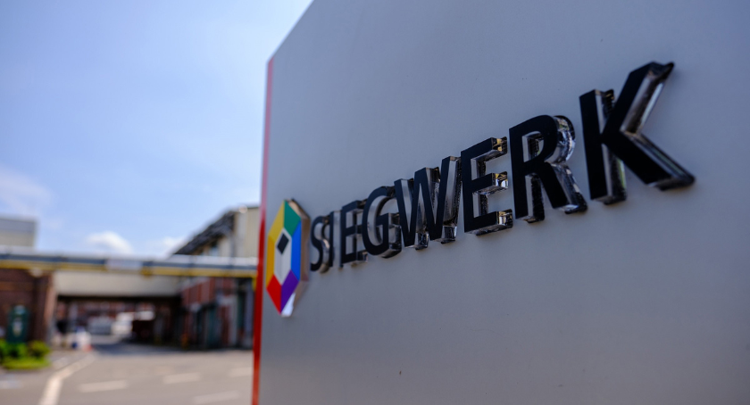 LabelAndNarrow's tweet photo. Siegwerk has secured a new European patent for its deinking primer technology, designed to improve the removal of printing inks from plastic packaging during recycling.

Details: https://t.co/j5DTgFXfnM https://t.co/ducGAtPGGU