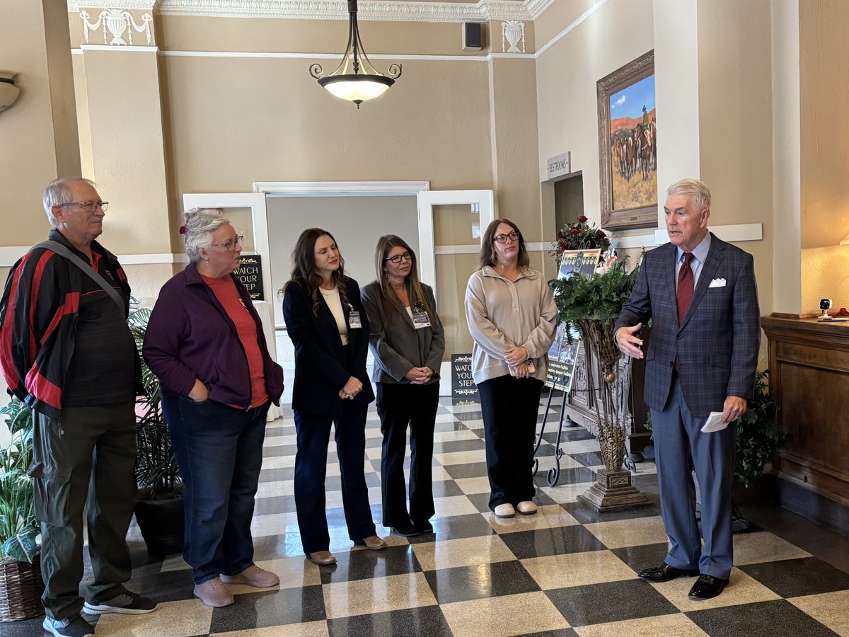 RepRWilliams's tweet photo. I appreciated the opportunity to join the Eastland Chamber of Commerce for Coffee With the Congressman.   

It was a pleasure to share an update on my work in Washington, D.C. and answer your questions.  

Thank you to Chamber Director Julie Elrod for putting this event together! https://t.co/7g8gVWXaZI