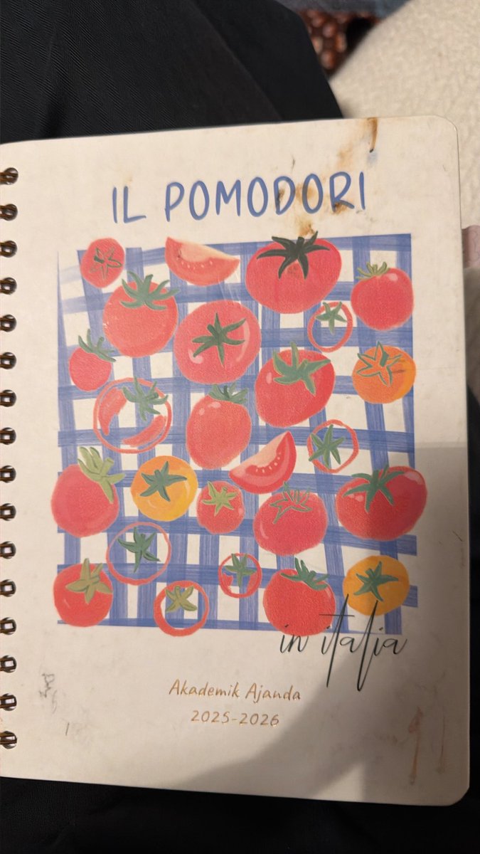angelbbokari's tweet photo. ossurada benim ajandanin pisliklik bokluk bir daha asla desenli kapak almicam https://t.co/7ruzNK5zix