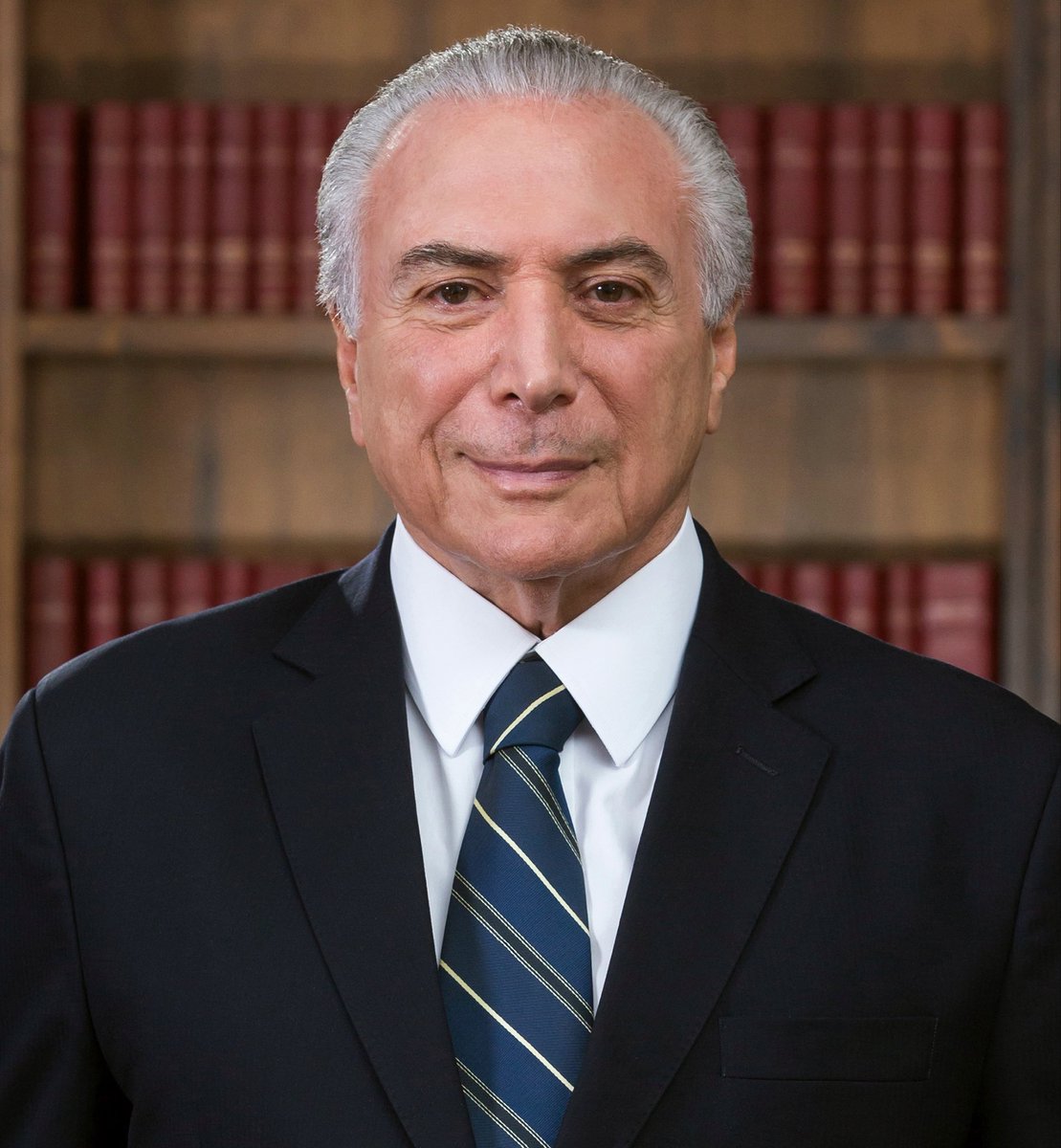 PortalBabados's tweet photo. 🚨VEJA: Esse é o filho caçula do ex-presidente, Michel Temer, Miguel, o jovem declarou voto em Lula contrariando o pai, que declarou voto em Flávio Bolsonaro 😳 https://t.co/ljicghx1D6
