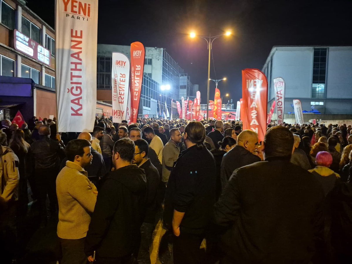 ugurdundarTV's tweet photo. Yeni Parti ve Genel Başkanı Özgür Özel'in Halk Tv seyircisinin coşkulu katılımıyla yaptığı mitingden birkaç kare... https://t.co/icVYCPq3sJ