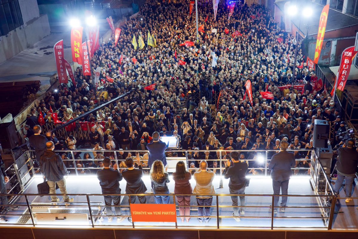 ugurdundarTV's tweet photo. Yeni Parti ve Genel Başkanı Özgür Özel'in Halk Tv seyircisinin coşkulu katılımıyla yaptığı mitingden birkaç kare... https://t.co/icVYCPq3sJ