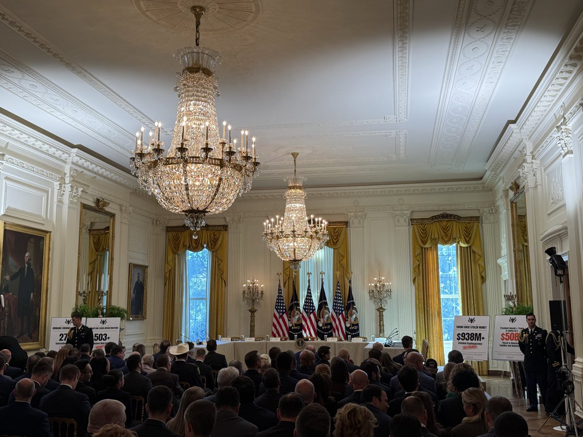 Wid_Lyman's tweet photo. President Trump is hosting the “Roundtable on Protecting American Families and Seniors from Cybercrime” today at the White House 

@BorderHawkNews https://t.co/uNSFdls2sH