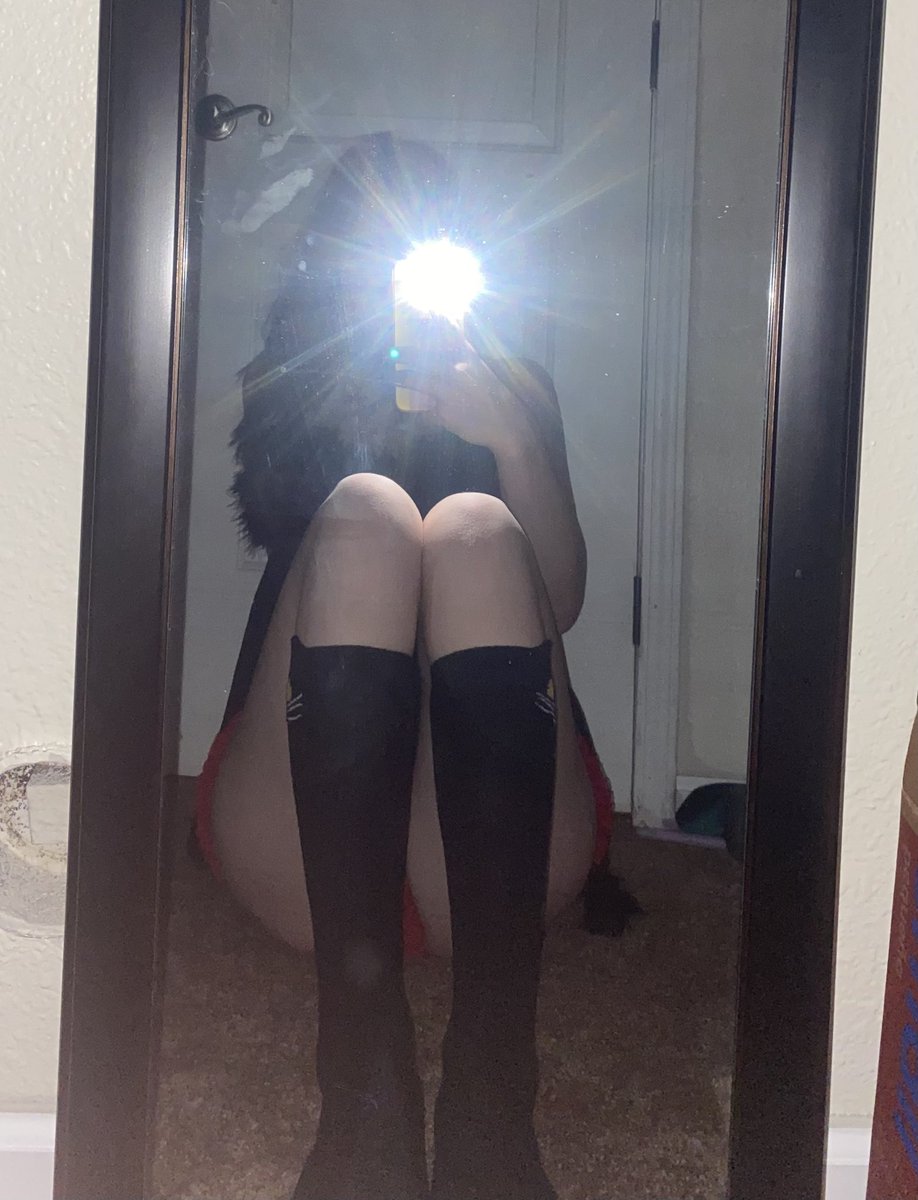 Kittykat1vr's tweet photo. Updating my intro post!
🐾kat/kitty 
🐾19
🐾she/they 
🐾bi (preference for girls) 
🐾dom mostly 
🐾soft and hard kinks, just ask! 
🐾dms open but limited 
🐾mdni
🐾I do customs
🐾 ꨄ︎ + ⟳ 4 moots 
 #nsfwtwt #nsfw #nsfwintro #wlw https://t.co/ma9lQuubEK