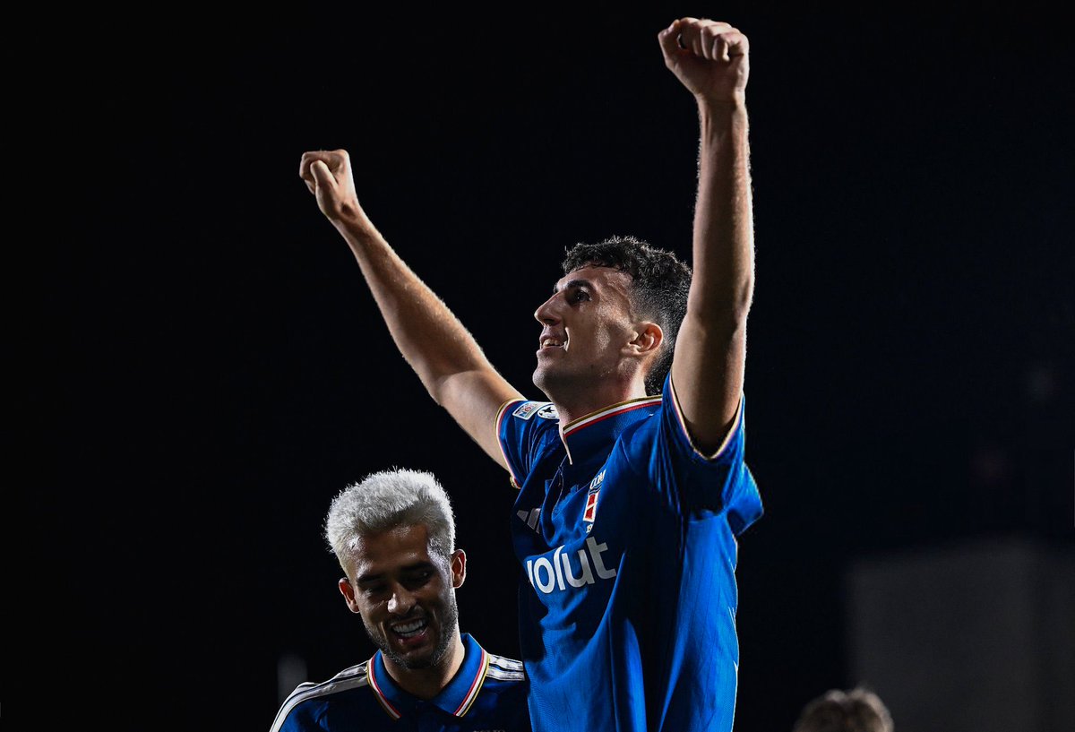 StatmanDave's tweet photo. Jacobo Ramon’s game by numbers vs. Manchester United:

103 touches 
93% pass accuracy 
12 line-breaking passes 
9 ball recoveries 
7 passes into the final third 
4 tackles 
2 clearances 
1 goal 

Unbelievably good. 🔝 https://t.co/7enZ338Bv0