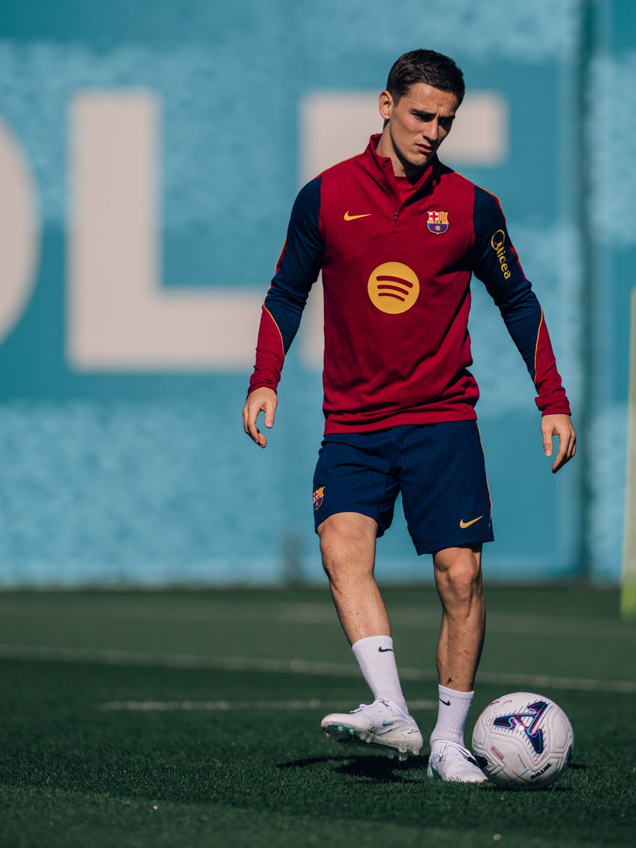 FCBarcelona's tweet photo. Recovery session after the game in Paris 🔋 https://t.co/sDtkuPn6t8