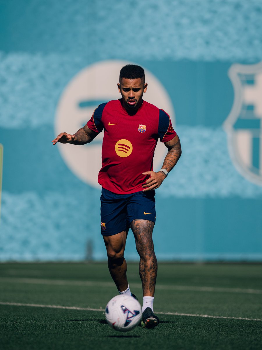 FCBarcelona's tweet photo. Recovery session after the game in Paris 🔋 https://t.co/sDtkuPn6t8