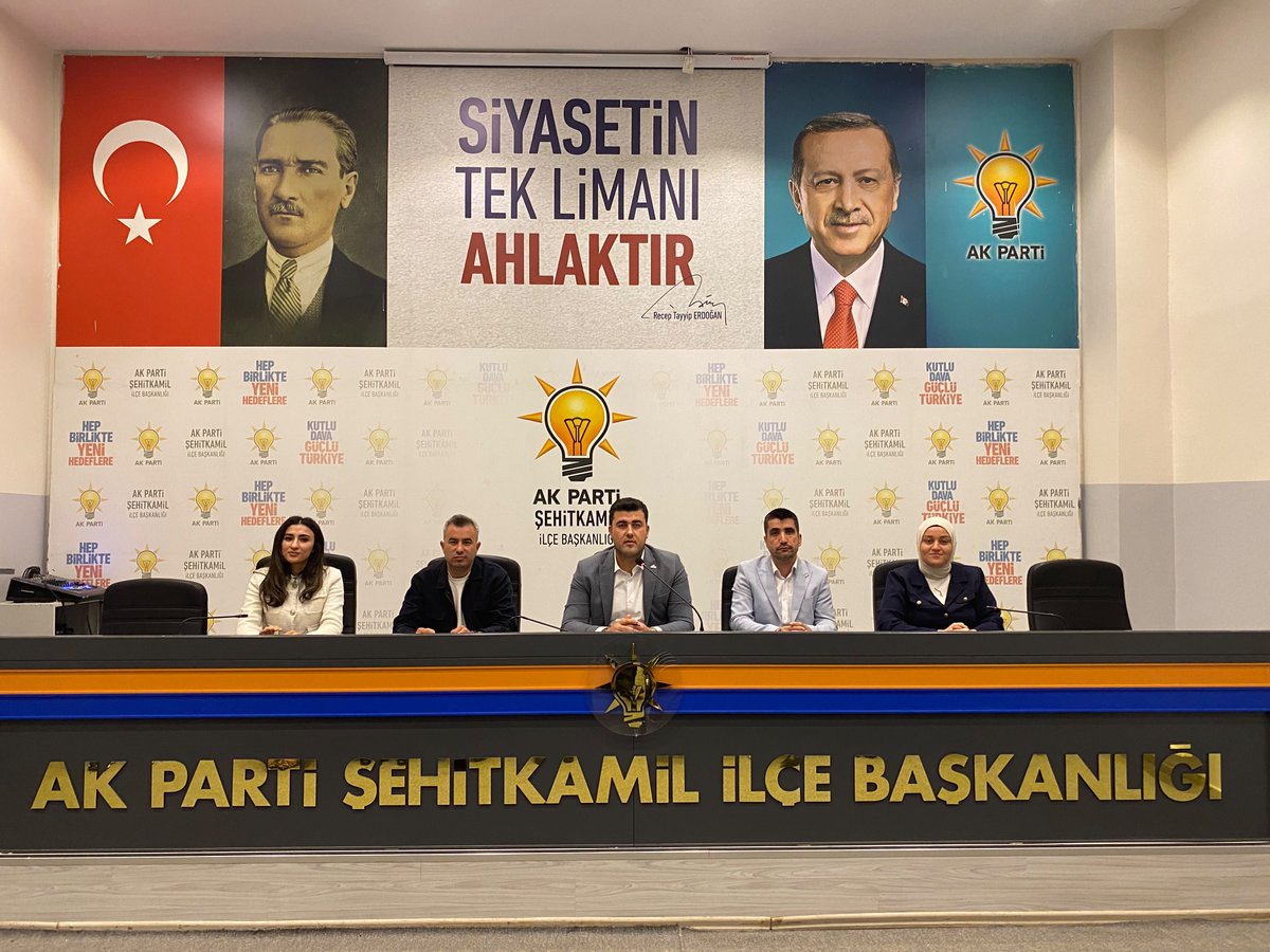 akgncsehitkamil's tweet photo. Gençlik; sadece bugün değil, yarını da inşa eden güçlü bir iradedir. İnancımızla, heyecanımızla ve azmimizle geleceğe yürüyoruz!

Haftalık olağan toplantımızı, Gençlik Kolları Başkanımız Sn. Yakup BEŞE Başkanlığında gerçekleştirdik.

Toplantımız Hayırlara Vesile Olsun.

@RTErdogan
@avyusufibis
@abdulhamitgul
@fatihseyrekk
@fmfedaioglu
@FatmaSahin 
@avmustafadurmus 
@ismailguler027
@umutymz 
@avyaseminkaraca 
@bese_yakup
@AKGenclikGM
@AKPartiG_Antep
