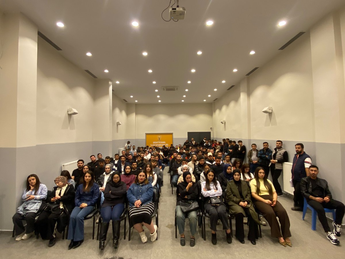 akgncsehitkamil's tweet photo. Gençlik; sadece bugün değil, yarını da inşa eden güçlü bir iradedir. İnancımızla, heyecanımızla ve azmimizle geleceğe yürüyoruz!

Haftalık olağan toplantımızı, Gençlik Kolları Başkanımız Sn. Yakup BEŞE Başkanlığında gerçekleştirdik.

Toplantımız Hayırlara Vesile Olsun.

@RTErdogan
@avyusufibis
@abdulhamitgul
@fatihseyrekk
@fmfedaioglu
@FatmaSahin 
@avmustafadurmus 
@ismailguler027
@umutymz 
@avyaseminkaraca 
@bese_yakup
@AKGenclikGM
@AKPartiG_Antep