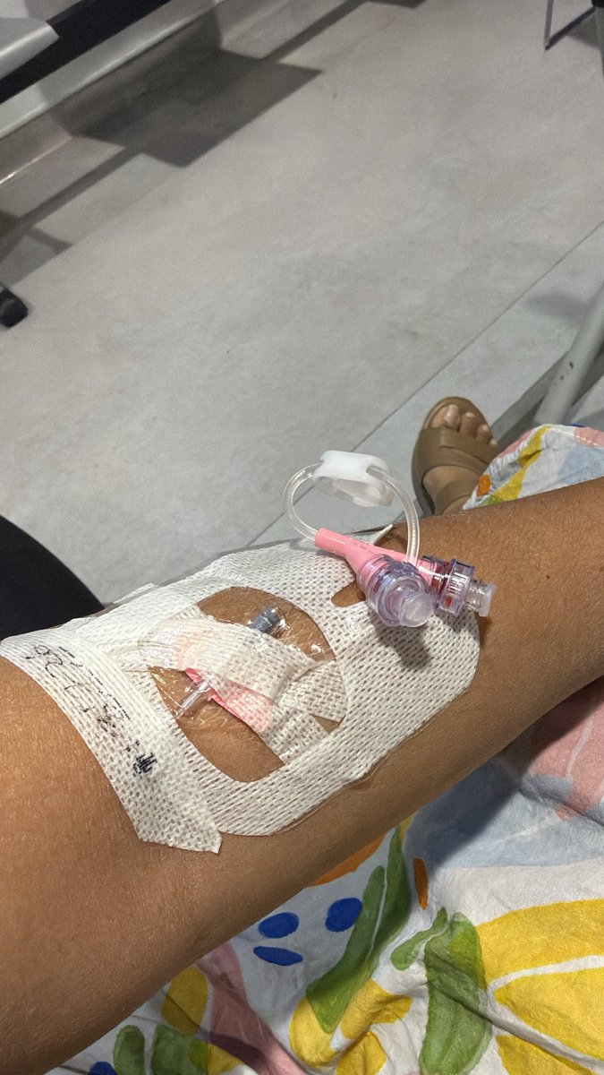 Esha_QEN's tweet photo. 7years of fighting, pain, and tears. This journey wasn’t easy, but I never gave up. I Fought and Won.❤️🎗️ I’m proud of myself. https://t.co/7qdZYGUONB