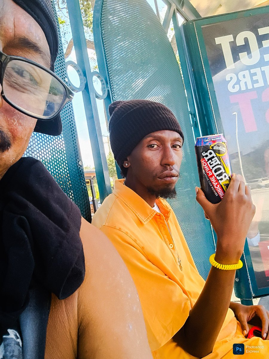 JamisonCarn3rw's tweet photo. Drinking with the homie 💯💯
#fourloko #Homies #tampafl https://t.co/Cl259ZqgDA