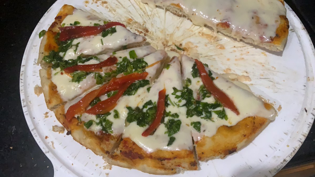 chicatuco's tweet photo. MILAGROS ME AMASO UNA TORTA POR MI CUMPLEAÑOS ESTA LOCA LA AMO MI HADA COCINERA SENSUAL https://t.co/R4M8p1Z5No