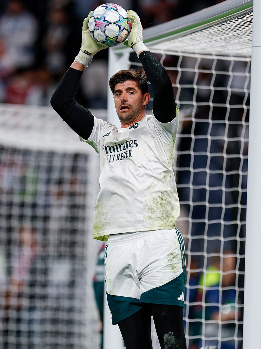 realmadrid's tweet photo. 🧤 @ThibautCourtois 🧤 https://t.co/02kZCpmKyw