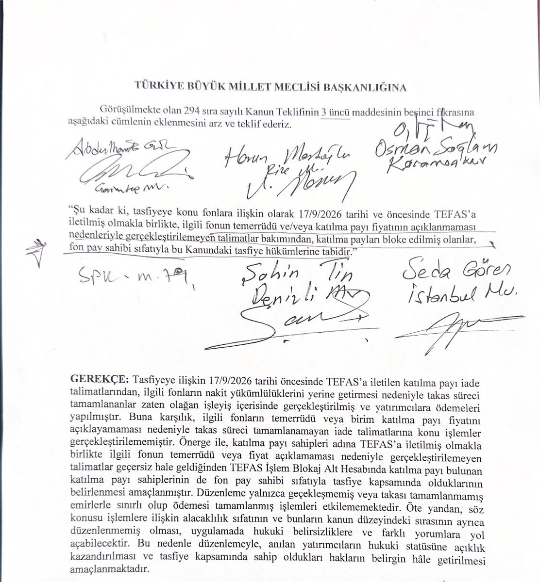 inanakgunalp's tweet photo. Adalet ve Kalkınma  Partisi bir gece yarısı önergesi ile ;

“ ilgili fonun temerrüdü veya katılma payı diyarının oluşmaması nedenleriyle gerçekleştirilmemiş talimatlar bakımından, katılma payları bloke edilmiş olanları da tasfiye hükümlerine tabi”  kıldı. 

İkiyüzbin civarında insan “takas kesinliği ilkesine” aykırı olarak mağdur ediliyor. 
 
SPK m. 79 : “ Usulüne uygun başlatılan takas talimatları ve ödeme işlemleri idari veya adi makamlarca durdurulamaz ve iptal edilemez.” 

#fon #fonmağdurları