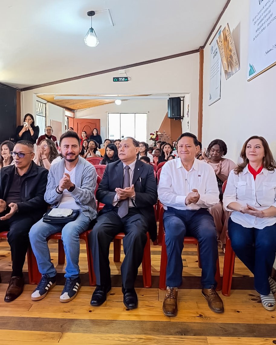 Cesar_DiazA's tweet photo. #LoDijoCesar | Caminar por #Pisulí y escuchar de frente a nuestros vecinos nos confirma algo claro: #Quito necesita respuestas, no promesas.
¡Vamos por Mejores Díaz para Quito!
#CesarDiaz #HeroeDeGuerra #quitonorte https://t.co/2dUY2xiWcj