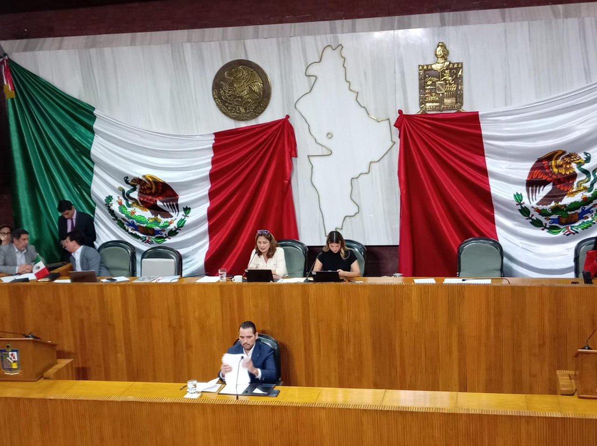 reportecoco's tweet photo. Ante @CongresoNL acude el Director @Simeprode_NL Francisco Silva Soto como parte del inicio de la Glosa de los 5 años de Gobierno @samuel_garcias https://t.co/radIJL7l9t