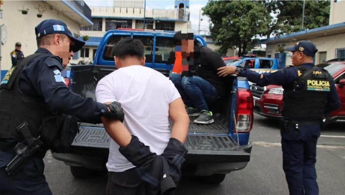 PublinewsGT's tweet photo. 🚨Asesinato Solórzano Foppa: 5 agentes participaron en la captura de hermanos Choc Toz
Los elementos están siendo investigados.
#PublinewsGT #ChocToz #CampoMarte
Mira acá⤵️
https://t.co/kYNsxBRNys https://t.co/ExORIfLGrZ