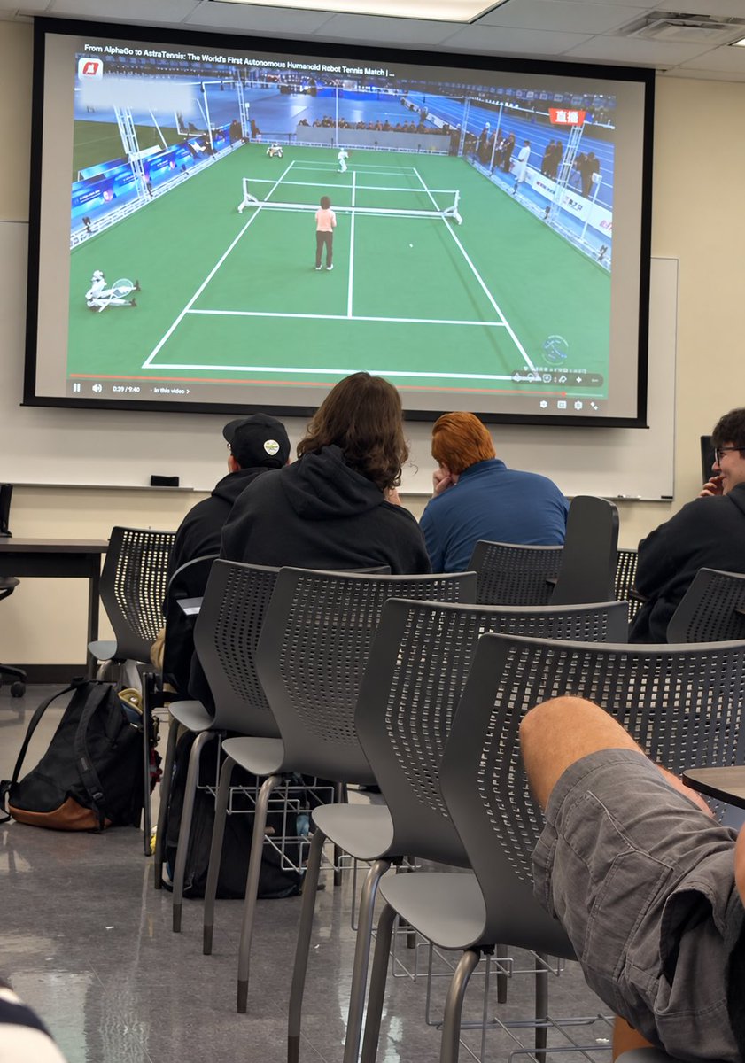 DanahDeveloper's tweet photo. Our lectures are basically keeping up with the news atp😭 https://t.co/6ceUqLepLX