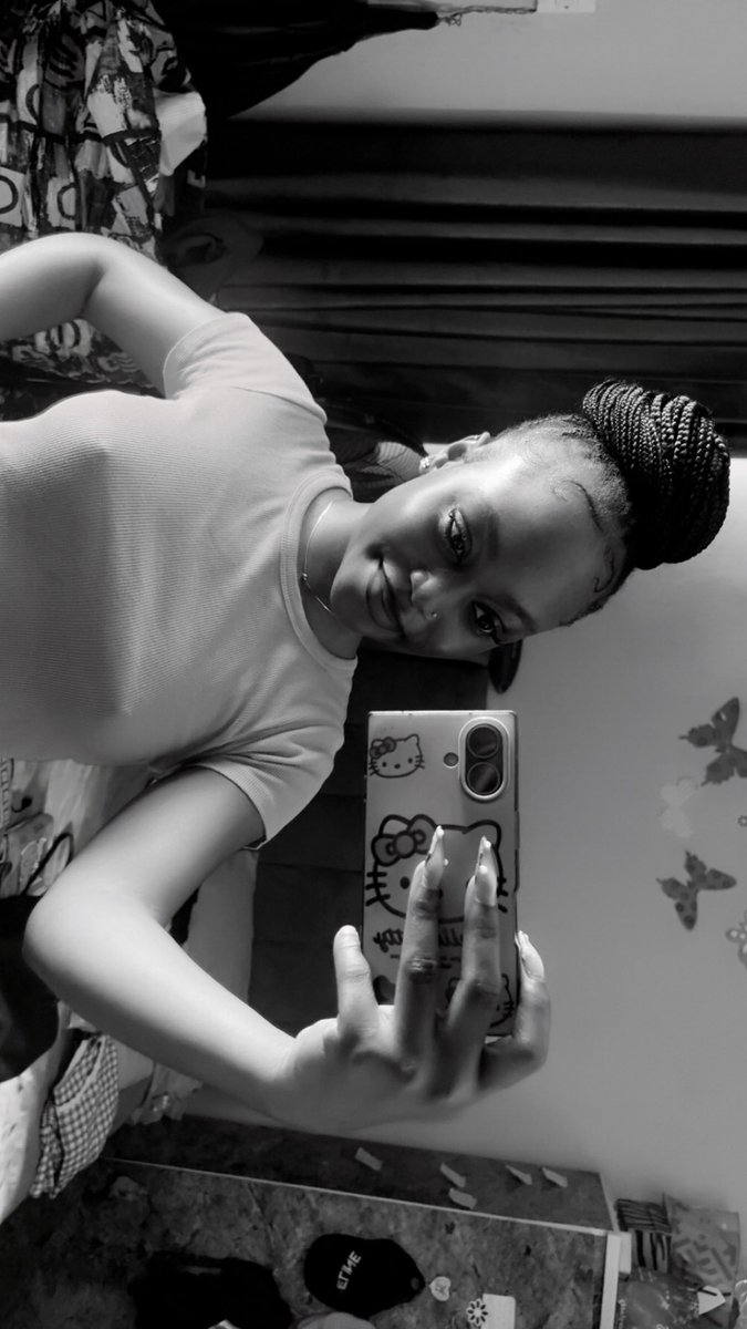 blueiivyy's tweet photo. me and my weird selfies against the world 💋🤣 https://t.co/ACOwFa2XHX