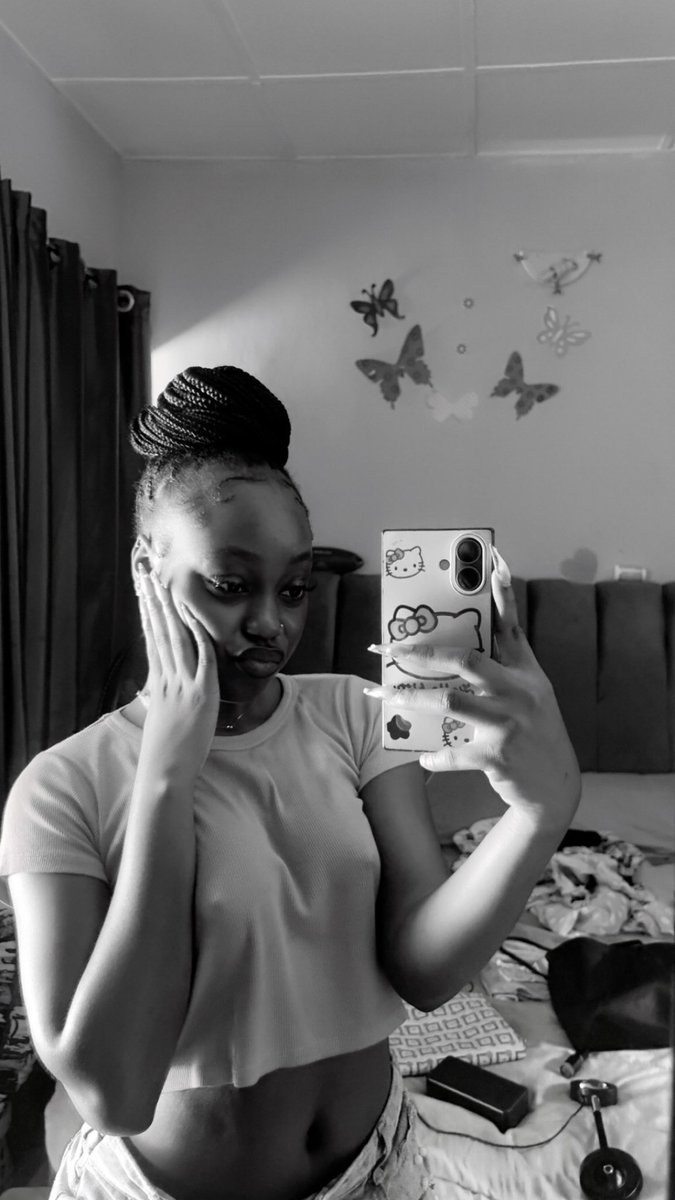 blueiivyy's tweet photo. me and my weird selfies against the world 💋🤣 https://t.co/ACOwFa2XHX