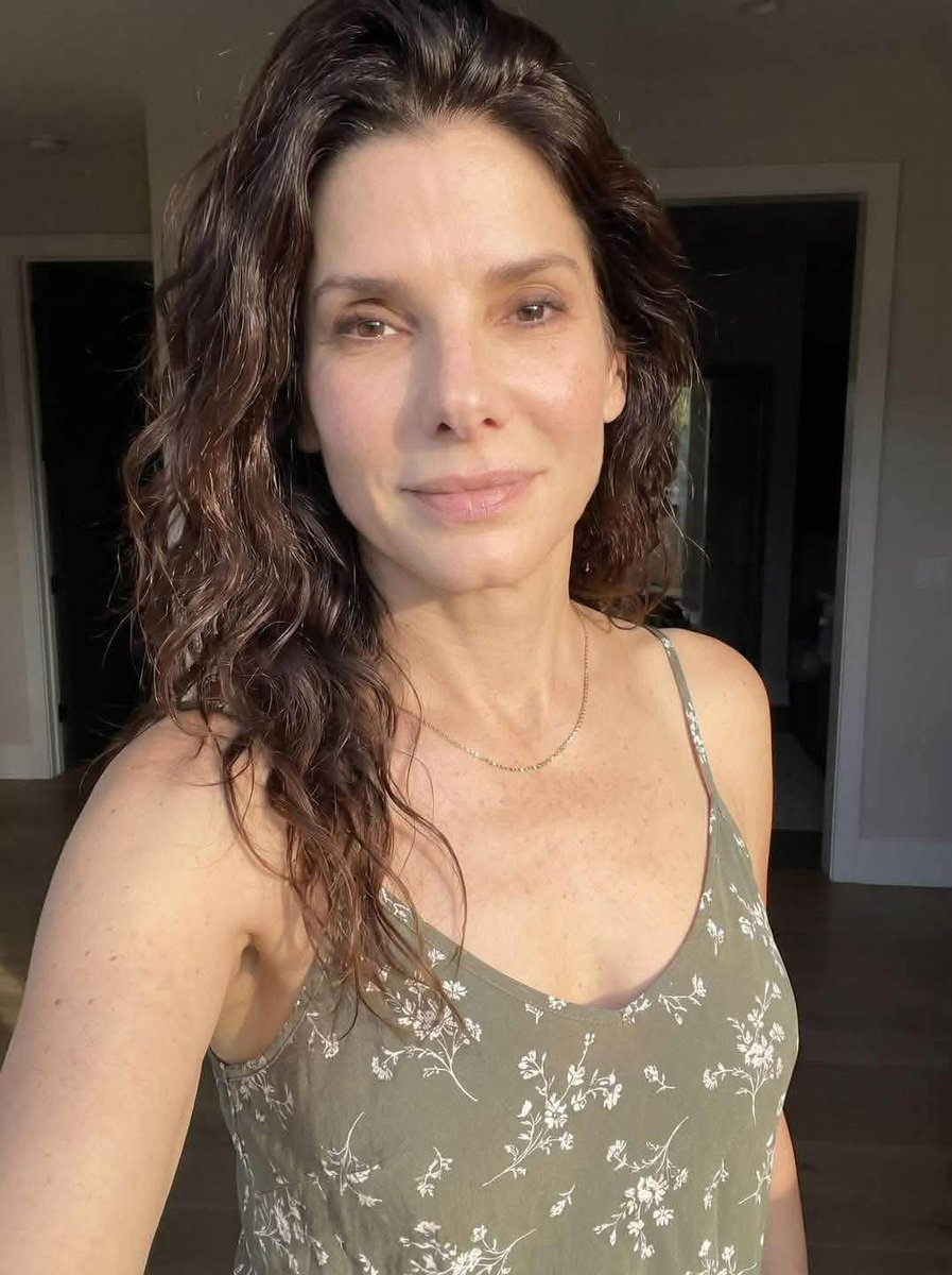 Sandya4i2's tweet photo. A little elegance, a little confidence, and a whole lot of just being me. I believe the best look is the one that feels natural, effortless, and true to who you are.
 
#SandraBullock https://t.co/Co7aKu6CBA