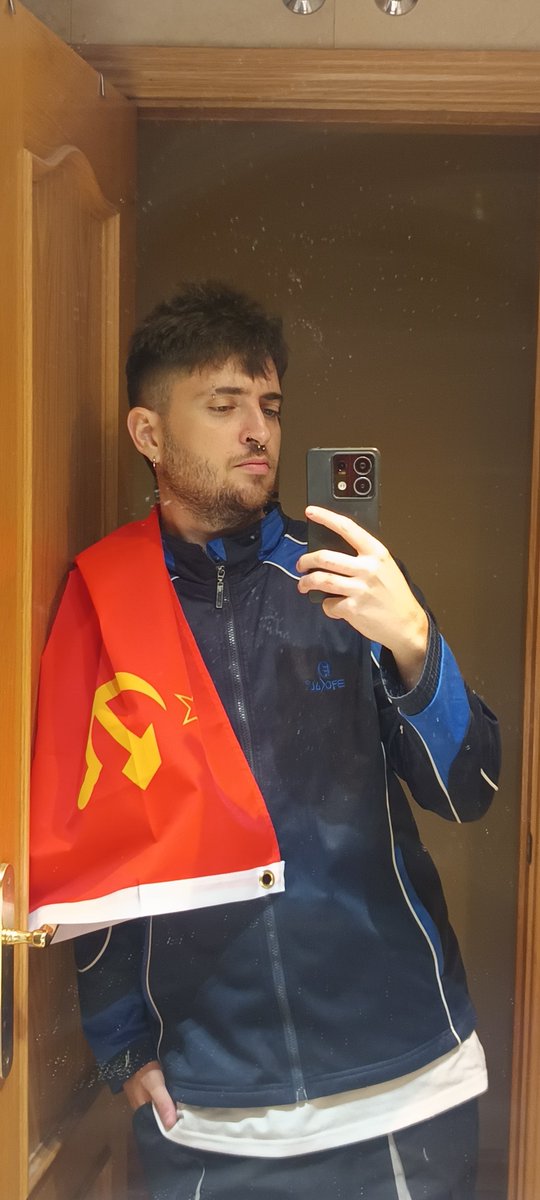 backakatimss's tweet photo. me odian por ser comunista, anarquista, antifascista, feminista, pro LGTBIQ+, pro palestina y sobre todo por ser guapo https://t.co/jnZtAulfI4
