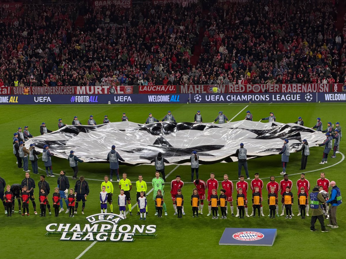 FCBayern's tweet photo. 𝘿𝙞𝙚 𝙈𝙚𝙞𝙨𝙩𝙚𝙧,
𝘿𝙞𝙚 𝘽𝙚𝙨𝙩𝙚𝙣,
𝙇𝙚𝙨 𝙜𝙧𝙖𝙣𝙙𝙚𝙨 𝙚́𝙦𝙪𝙞𝙥𝙚𝙨,
𝙏𝙝𝙚 𝙘𝙝𝙖𝙢𝙥𝙞𝙤𝙣𝙨 ✨ https://t.co/Cx21zIRr06