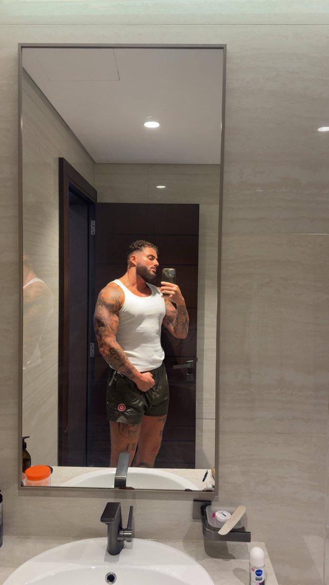 BigJusssss's tweet photo. Would you say hi? 😊 https://t.co/smL2wpWTzK