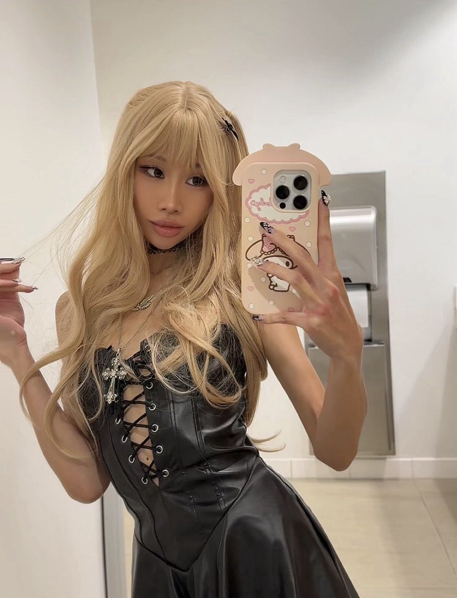 bratiquette's tweet photo. i didn't want 2 get the lace arm covers dirty @ school so they were @ home #misaamane https://t.co/H8eC1pLv6c