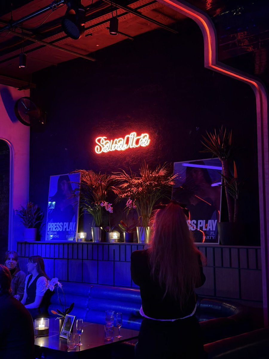 chaelisasbrasil's tweet photo. 💬 | Relatos de OP que ouviu o novo EP da LISA na Listening Party que está acontecendo. 

— RANKING: (cr. vulnerablexgirl)
1. Sweat
2. Cobra
3. Sawadika
3. Tarantino
4. Cut You Off

— "Nenhuma música triste neste álbum! Cut You Off é a minha menos favorita, mas este EP não tem uma música ruim. V12 tem um beat agressivo e é tão cativante!"

— "Você sabe que é difícil dizer, porque é um EP e Alter Ego é um álbum completo, mas você vai adorar isso se gostar de músicas com uma vibe sombria!"

— "Tarantino é diferente de FUTW, na minha opinião. É mais como uma música de filmes do Tarantino!"

Segundo o OP, os telefones foram confiscados durante a transmissão no EP, sendo devolvidos ao final. 

@wearelloud