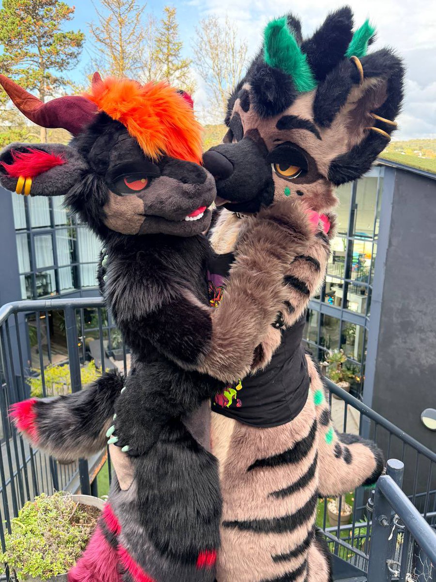Azael_Goat's tweet photo. I found a yeen @swizzyeen https://t.co/ZH0queZM8J