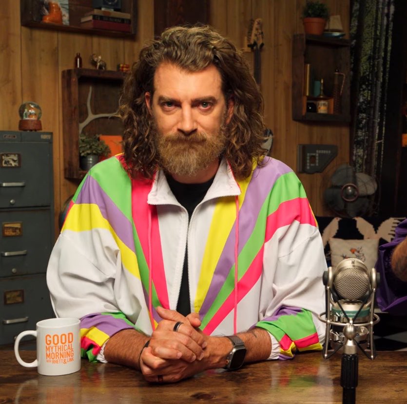 MythicalOutfits's tweet photo. Rhett: From Tuesday’s GMM -

‘Funny Guy Mugs 80s &amp; 90s Unisex Retro Windbreaker’ (Red Neon, $54.99) via @amazon 

https://t.co/PfZCYheIoc https://t.co/beJ3bl1hD2