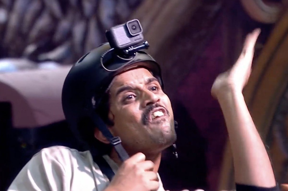 ssahil_14's tweet photo. Cha cha ne ek side role kya kar liya, gyaan aur confidence aise pelta hai jaise 6-7 Oscar jeet ke baitha ho 😂😭 Qazi 2 din se sahi baja raha hai isko💀🔥

#QaziTouqeer #BiggBoss20 #BB20 https://t.co/p69R88Wv84