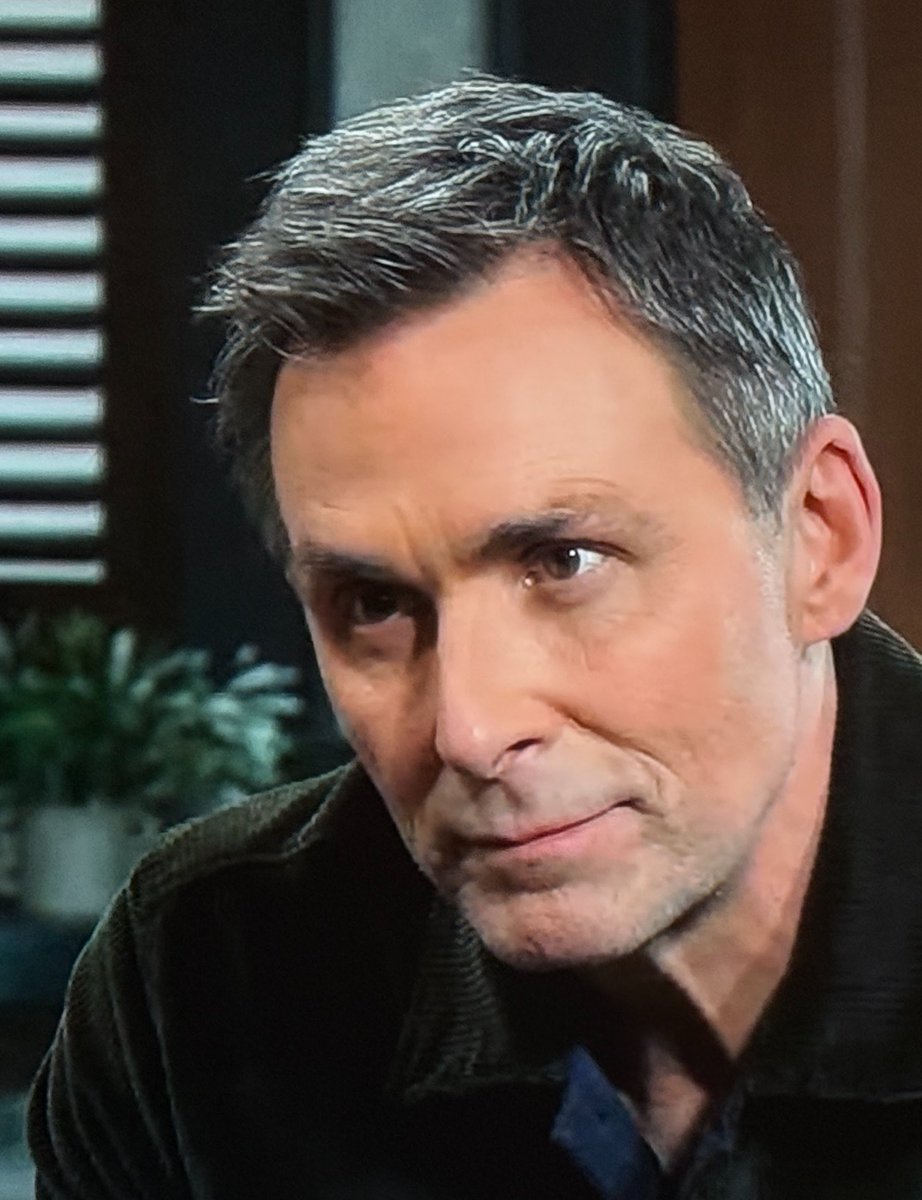 TracyTea's tweet photo. Val can’t help but move closer and closer to Anna🤭#GH #Vanna https://t.co/Qq0yF3SoyI