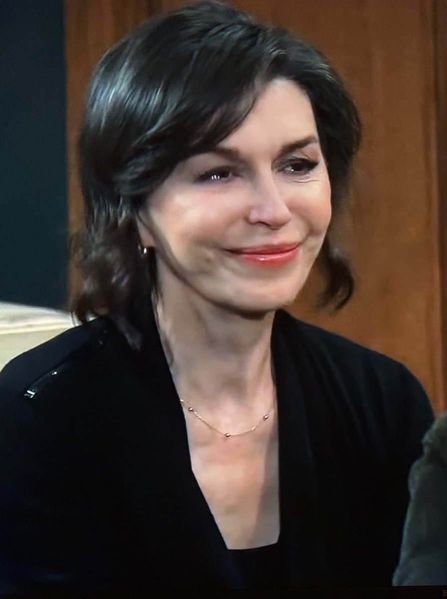 TracyTea's tweet photo. Val can’t help but move closer and closer to Anna🤭#GH #Vanna https://t.co/Qq0yF3SoyI
