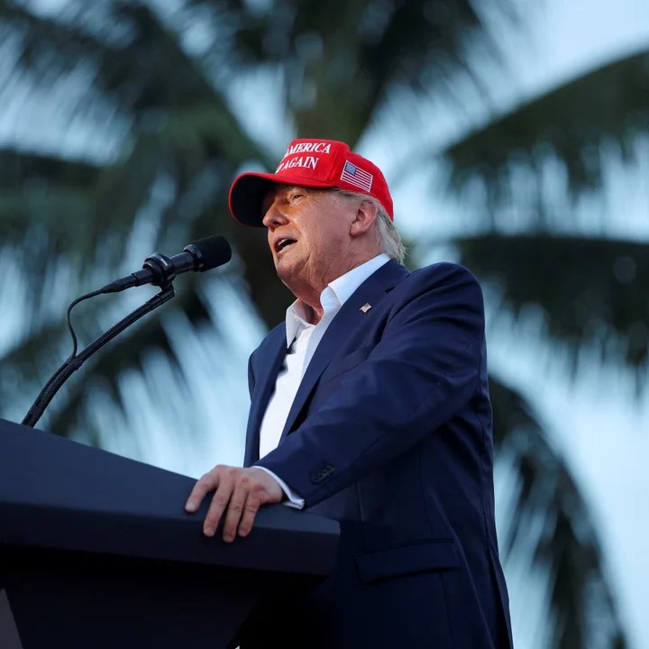 EricLDaugh's tweet photo. 🚨 UPDATE: Florida Republicans are winning the MIAMI-DADE COUNTY early voting for day 3

TODAY:
🔴 REP: 40.6% (+4.4)
🔵 DEM: 36.2%

Dems led Miami-Dade on both days 1 and 2. They still lead countywide

The trend is with Republicans. FLIP IT ☀️ https://t.co/1JkPgoRYM6