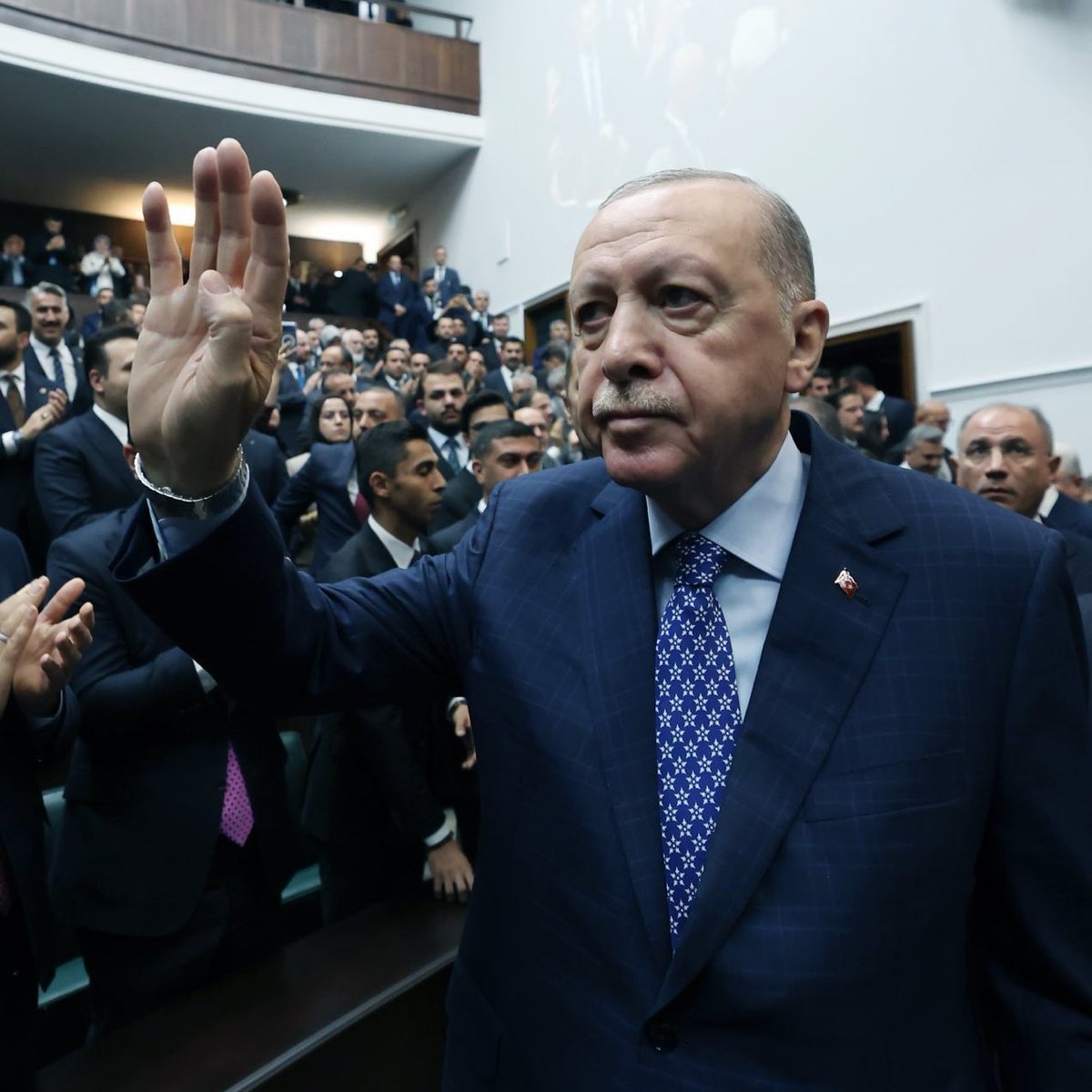 bosunatiklama's tweet photo. Cumhurbaşkanı Erdoğan, bugün grup toplantısına Milli Muharip Uçak KAAN desenli kravatla katıldı. https://t.co/8UCcsloTrW