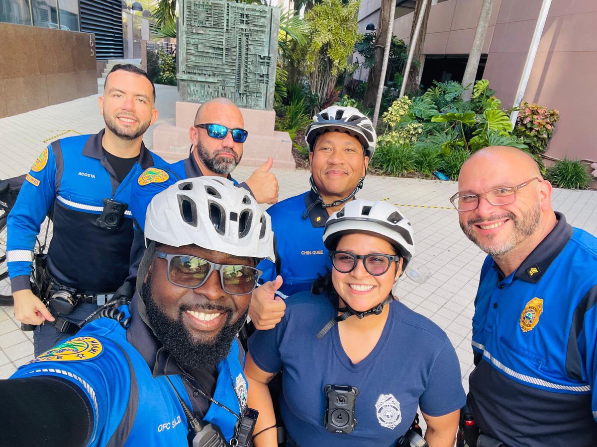 MPDEdgewater's tweet photo. East district bicycle ride. Quick stop at Edgewater's very own Granier Bakery to engage with our community partners

@MiamiPD
@ChiefEdwinLopez 
@EGonzalezMPD 
@ErnieSierraMPD https://t.co/m3yFWLawCp