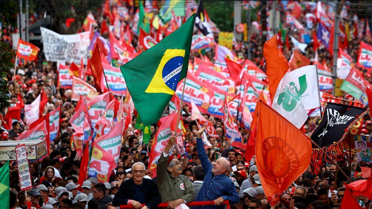 Slatefr's tweet photo. La polémique enfle au Brésil où Meta est accusé de favoriser Bolsonaro face à Lula.

https://t.co/DxlS5mQulR https://t.co/kWJfqFR2W0
