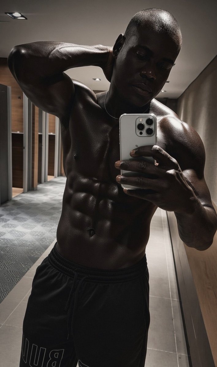 sitebbd's tweet photo. Black mamba 🤤😈 https://t.co/ZInbdmzKcP