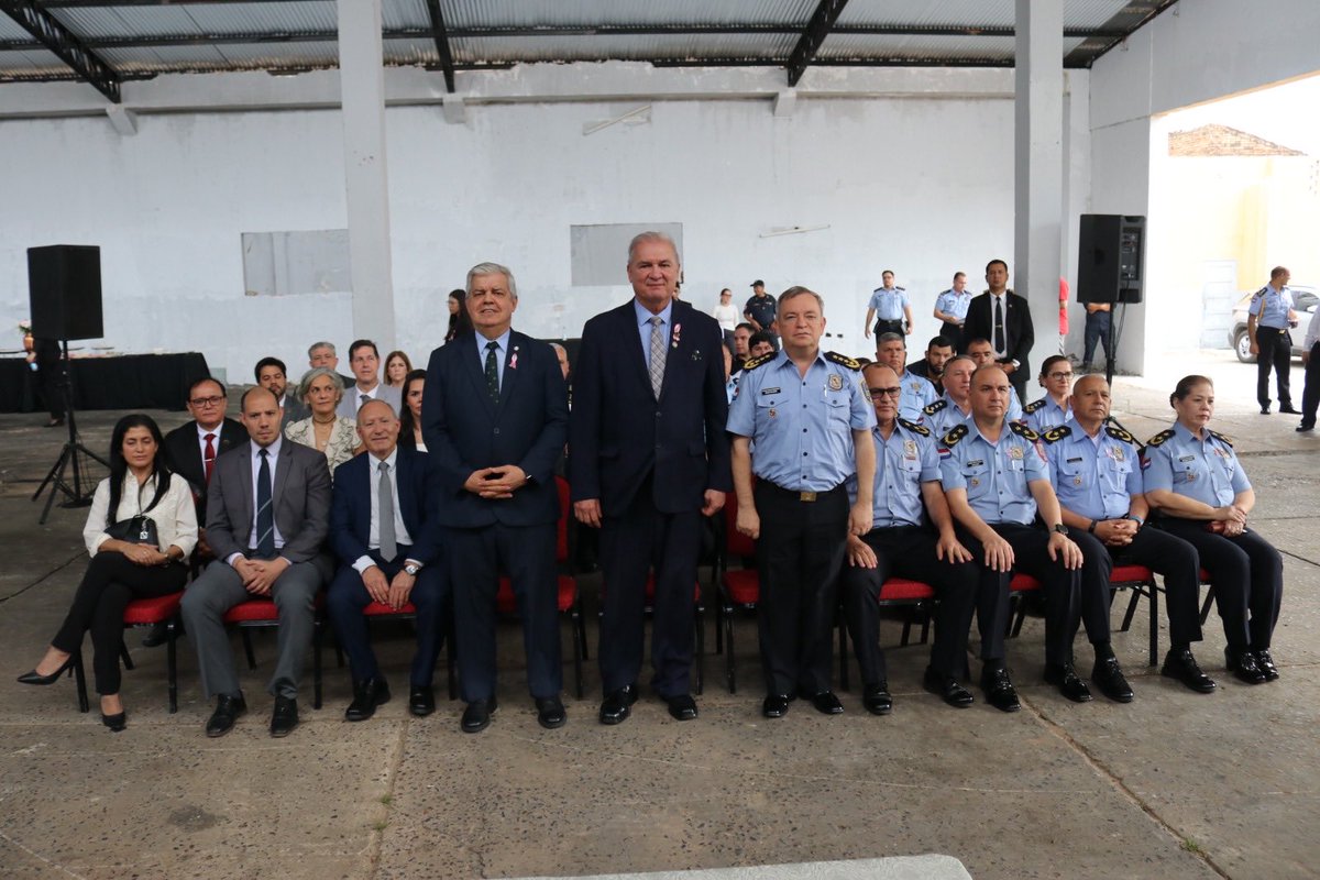 MinPublicoPy's tweet photo. Fiscal General recibió inmueble para uso institucional del Ministerio Público

https://t.co/pHaaN4QXlw https://t.co/lSXGJOXmkk