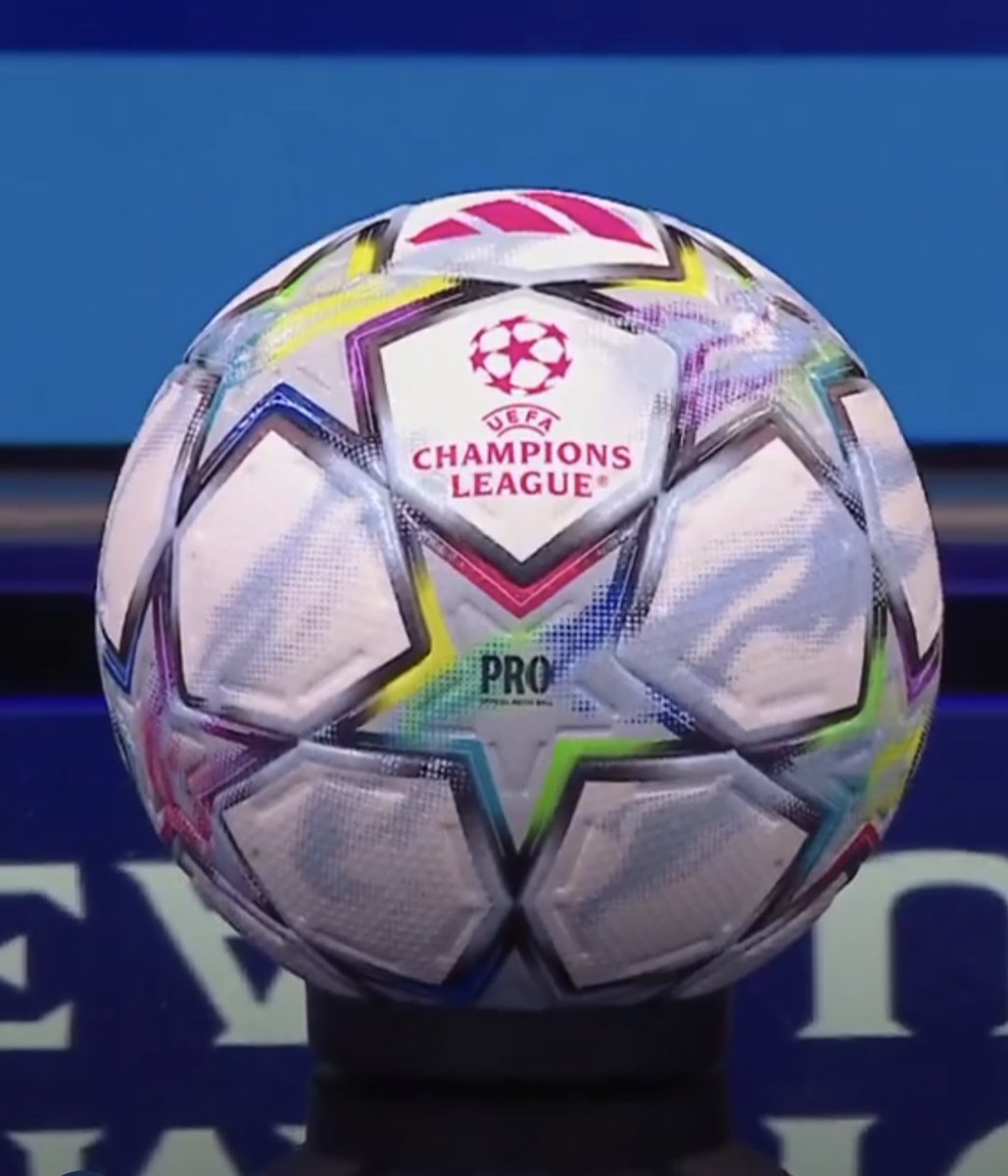 GiLTuner's tweet photo. 😍 Qué hermoso está este balón, regálenme uno con el autógrafo de @AchrafHakimi 
#ChampionsLeague https://t.co/j3JnF9mUyP
