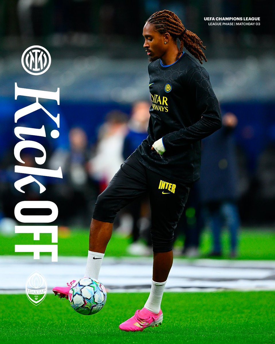 Inter's tweet photo. Pronti? Si inizia 👊
Sempre insieme 🖤💙 https://t.co/75lZdIXBS9