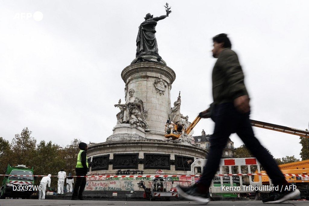 afpfr's tweet photo. La préfecture de police de Paris a pris un arrêté interdisant jeudi en journée les rassemblements et manifestations dans certains secteurs dont l'Elysée, Matignon, l'Assemblée nationale, le Sénat, ainsi que des lieux touristiques comme le Louvre et les Champs-Elysées ⤵️ https://t.co/Y9OHkwGSmn