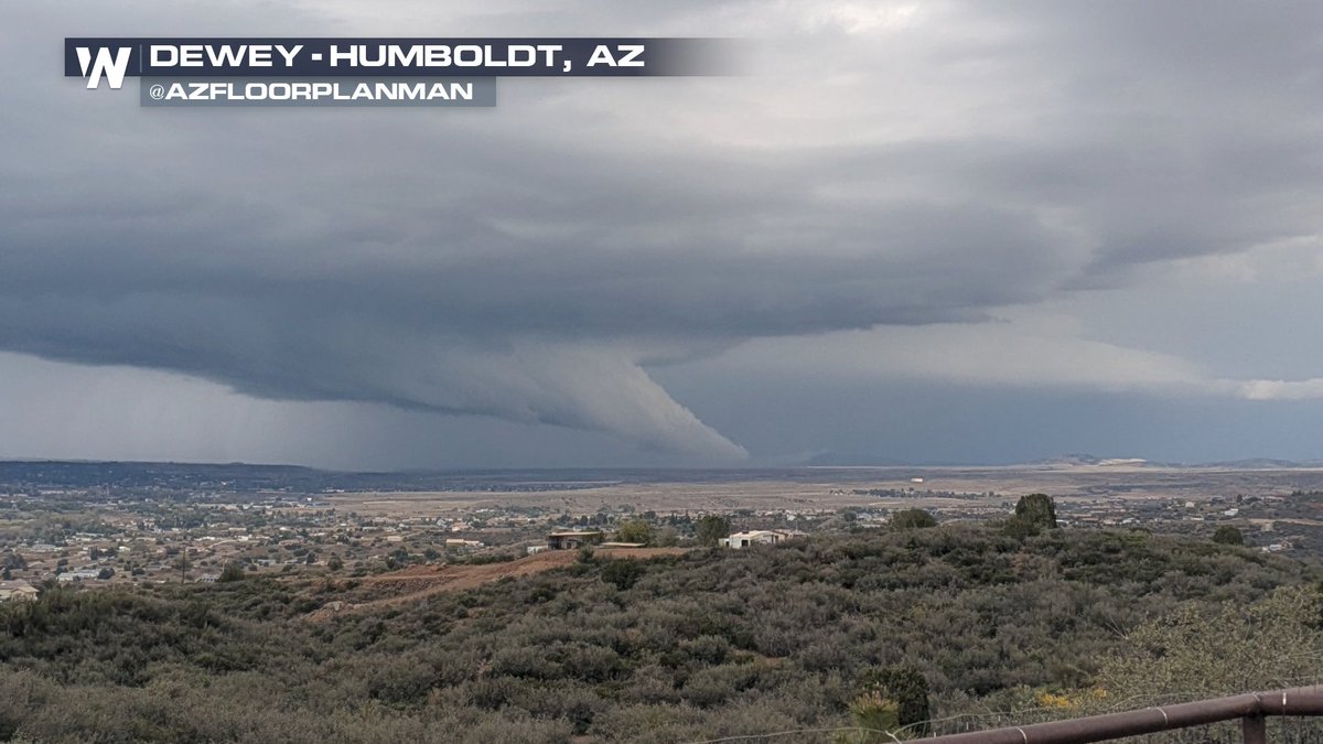 WeatherNation's tweet photo. ARIZONA SEVERE 🌩️
For the first time in 16 years, Arizona was placed under a tornado watch Wednesday morning! The threat for severe weather continues Thursday across the Four Corners, with rainfall totals of 3–5 inches possible.  #AZwx https://t.co/VhBN8Op4cj