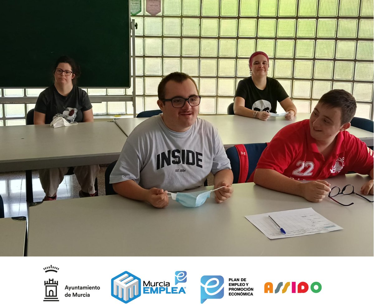 ASSIDOMURCIA's tweet photo. Los jóvenes del centro de ASSIDO en Murcia comenzaron a trabajar dentro del programa Impulso Digital https://t.co/BxlXfeKnMz