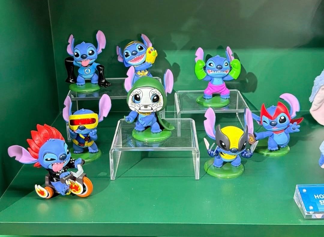 QuidVacuo's tweet photo. Esta colaboración de Stitch x Marvel me está pidiendo la cartera entera. https://t.co/42nLvjU3fy
