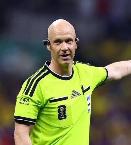 muharrembayrak4's tweet photo. TFF resmen açıkladı: MHK’nın yeni başkanı Anthony Taylor oldu.
Koskoca Türkiye Cumhuriyeti Devleti, Merkez Hakem Kurulu'nun başına bir Türk bulup koyamadı.
Güvenebileceği bir Türk bulamadı.
Bir ingiliz'i koydu.

Utanç verici bir durum. https://t.co/yUdAeucKsp