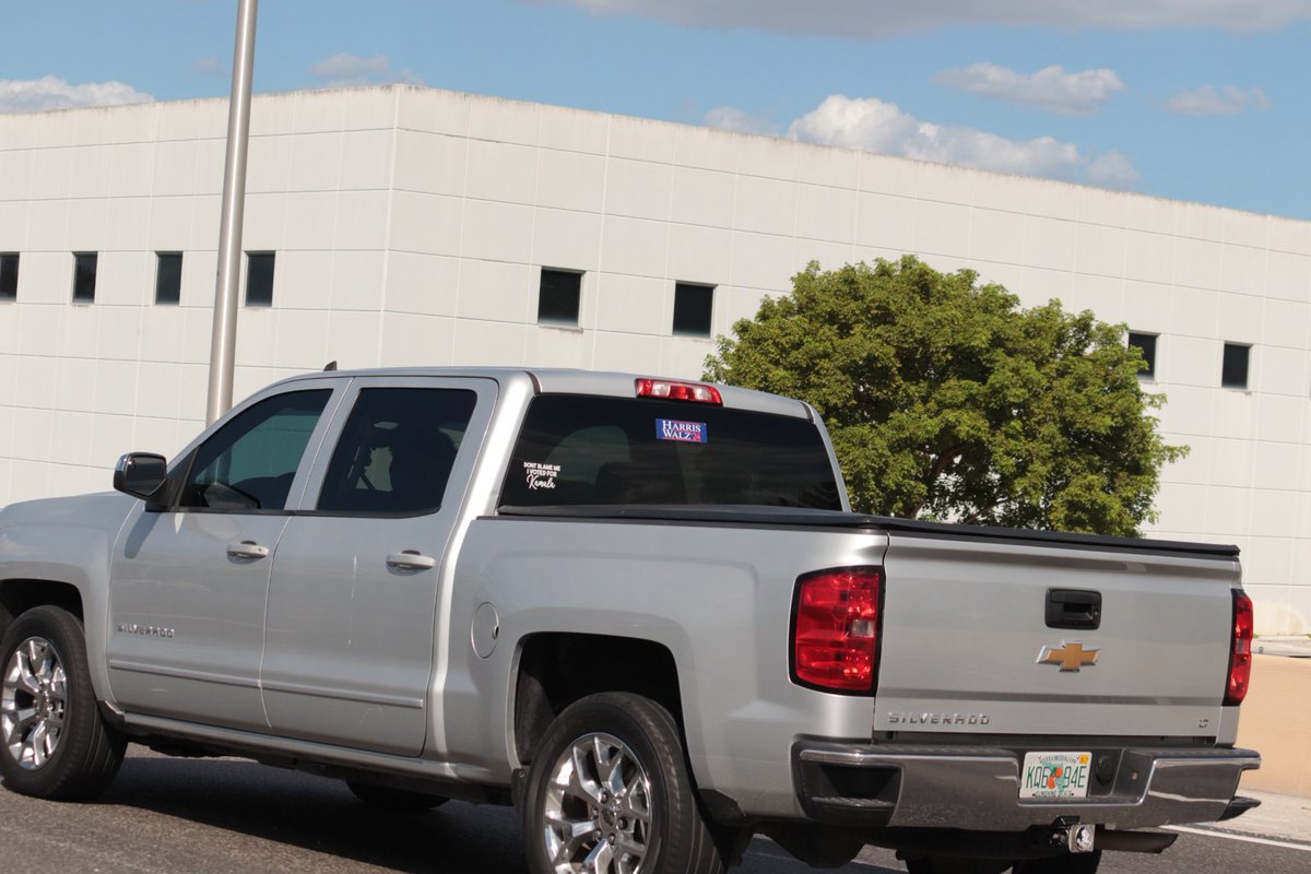 JackLinFLL's tweet photo. Well that's one way to keep anyone from asking to borrow your truck https://t.co/4fbP5VVAbL